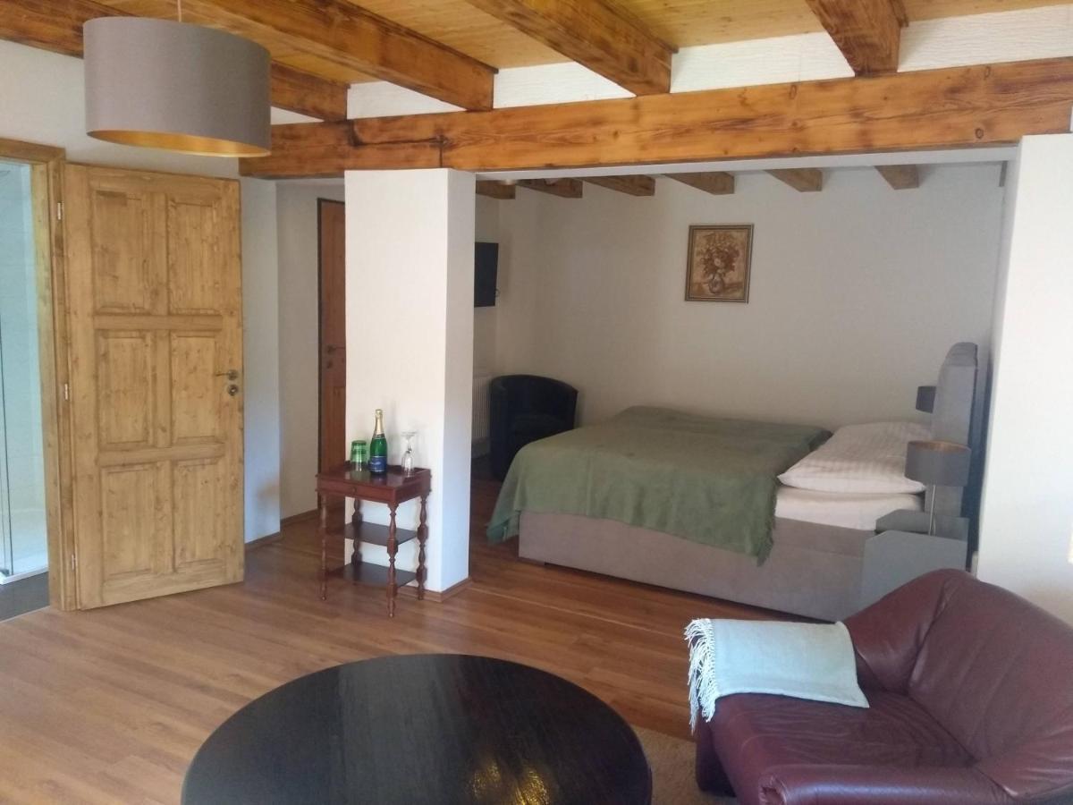 Stodola-Soukromy Apartman Pro Dva S Venkovni Virivkou Karlštejn Eksteriør billede